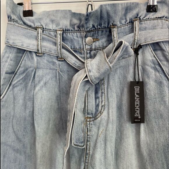 BLANKNYC Paperbag High Rise Wide Leg Jeans - Picture 4 of 10